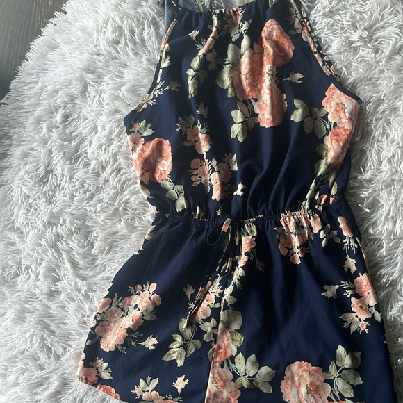 SHEIN women’s Medium size 6 romper - Picture 1 of 8